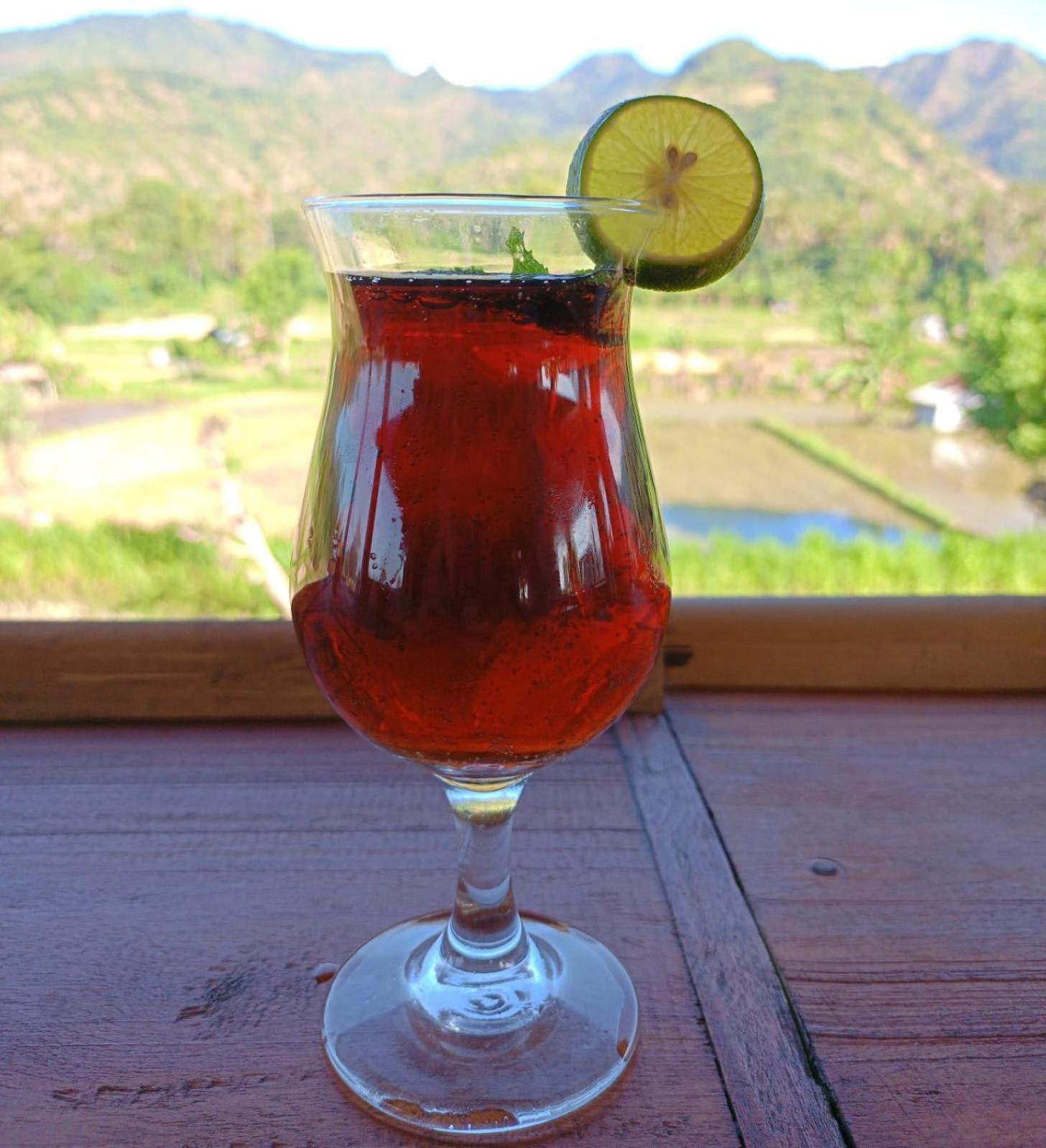 Amed Stop Inn Homestay, Rooftop Restaurant And Bar Екстер'єр фото