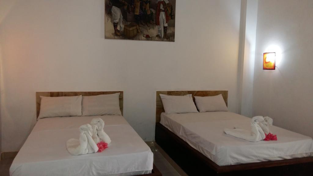 Amed Stop Inn Homestay, Rooftop Restaurant And Bar Екстер'єр фото