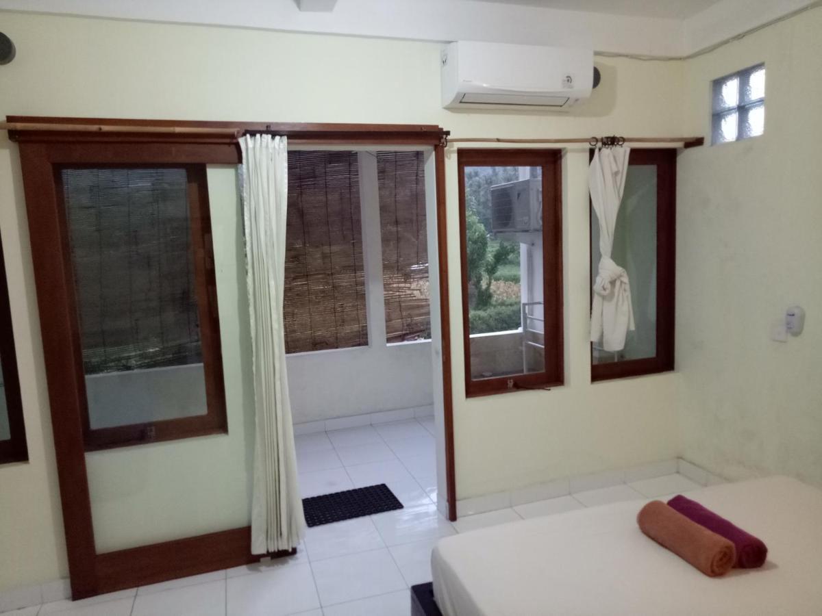 Amed Stop Inn Homestay, Rooftop Restaurant And Bar Екстер'єр фото